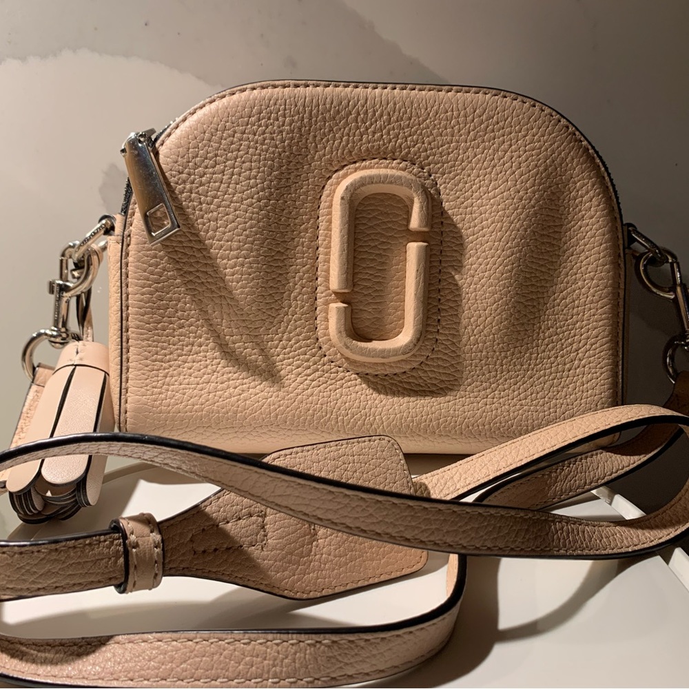 Marc Jacobs crossbody bag 😊 - Picture 3 of 8